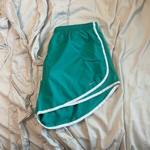 Nike running shorts XL